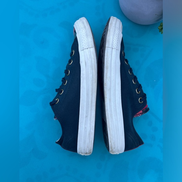 Converse Black with Red Flowers Women’s Low Top Sneakers size 8. - Picture 8 of 9